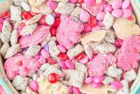 Valentine’s Day Muddy Buddies Snack Mix Recipe