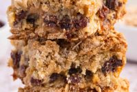 Creamy Sour Cream and Raisin Bars Recipe