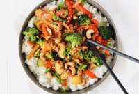 Cashew Vegetable Stir-Fry Recipe with Garlic Ginger Sauce