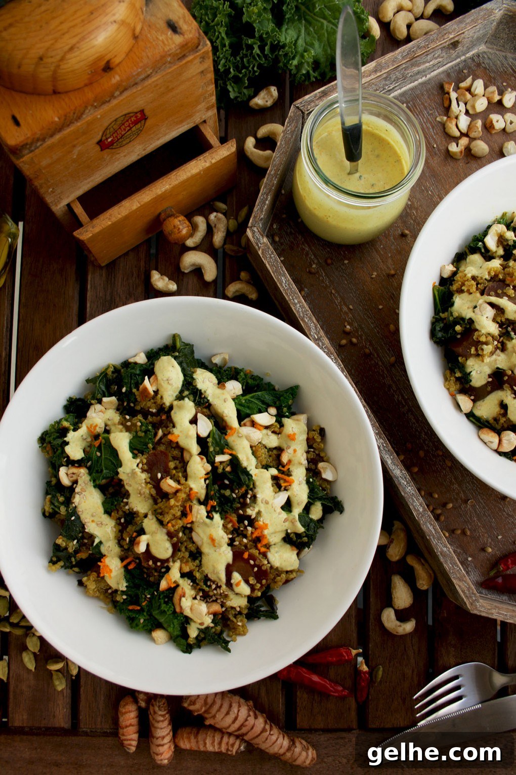 Healthy Quinoa Bowls with Kale, Carrots and Tahini Turmeric Dressing: seasonal healthy and gluten-free dinner. Delicious, well-balanced and flavorful dish.