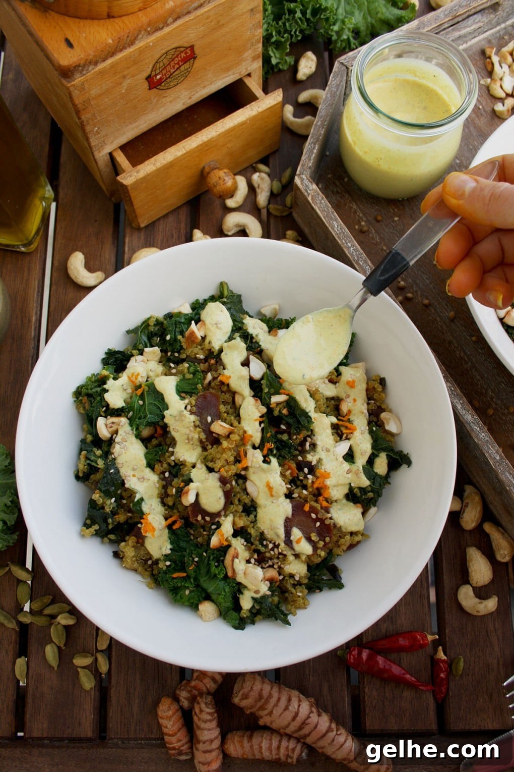 Healthy Quinoa Bowls with Kale, Carrots and Tahini Turmeric Dressing: seasonal healthy and gluten-free dinner. Delicious, well-balanced and flavorful dish.