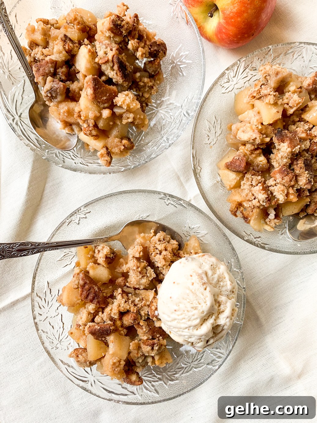 Apple Ginger Crumble with Biscuit Topping 2 Crunchy, toasty, spiced apple crumble with ginger biscuits and walnuts
