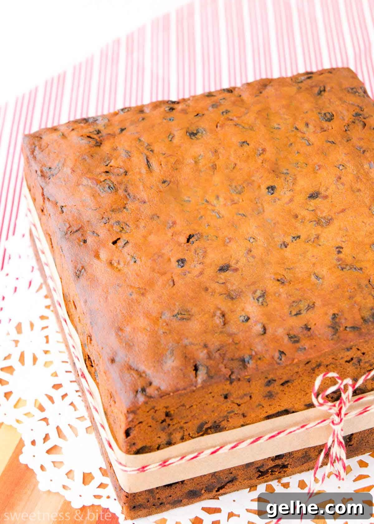 Close up of the top of the gluten free Christmas cake.