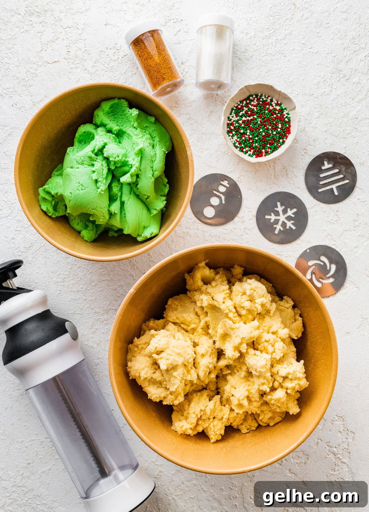How to make Spritz cookies step-by-step: cookie press with colored dough and sprinkles.