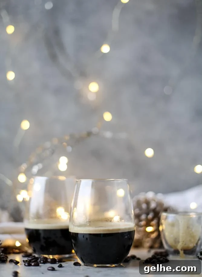 3 ingredient espresso martinis I howsweeteats.com 