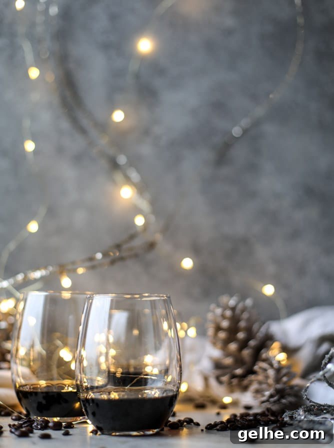 3 ingredient espresso martinis I howsweeteats.com 
