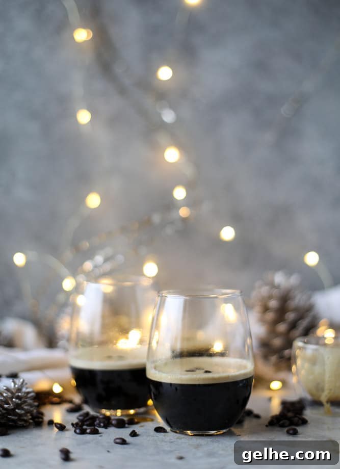 3 ingredient espresso martinis I howsweeteats.com 