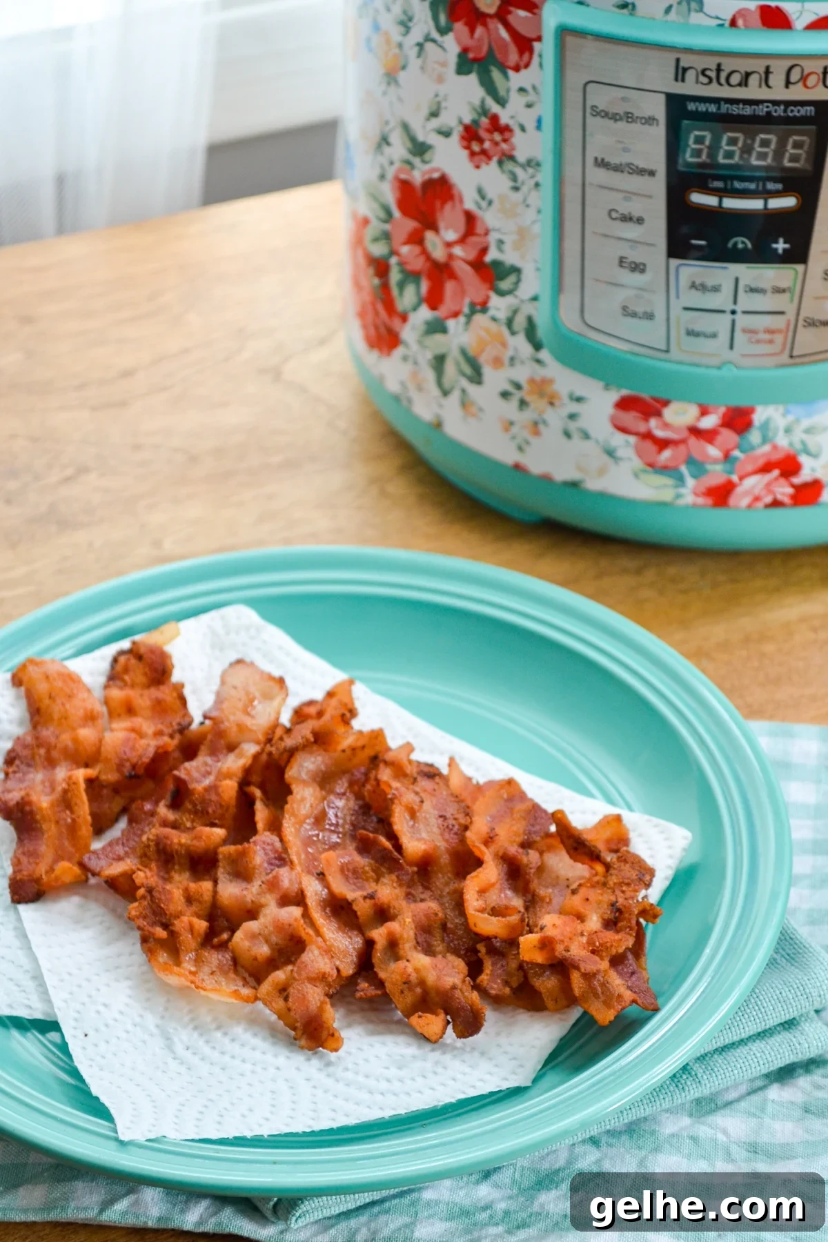 Cooked sliced and crispy bacon using the Instant Pot.