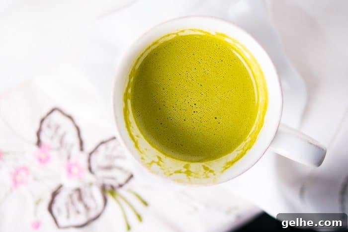 'White Chocolate' Keto Bulletproof Matcha Latte 🍵 #ketobulletproofcoffe #bpc #matchalatte