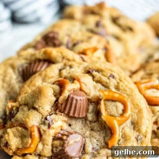 Peanut butter cup cookies in a row