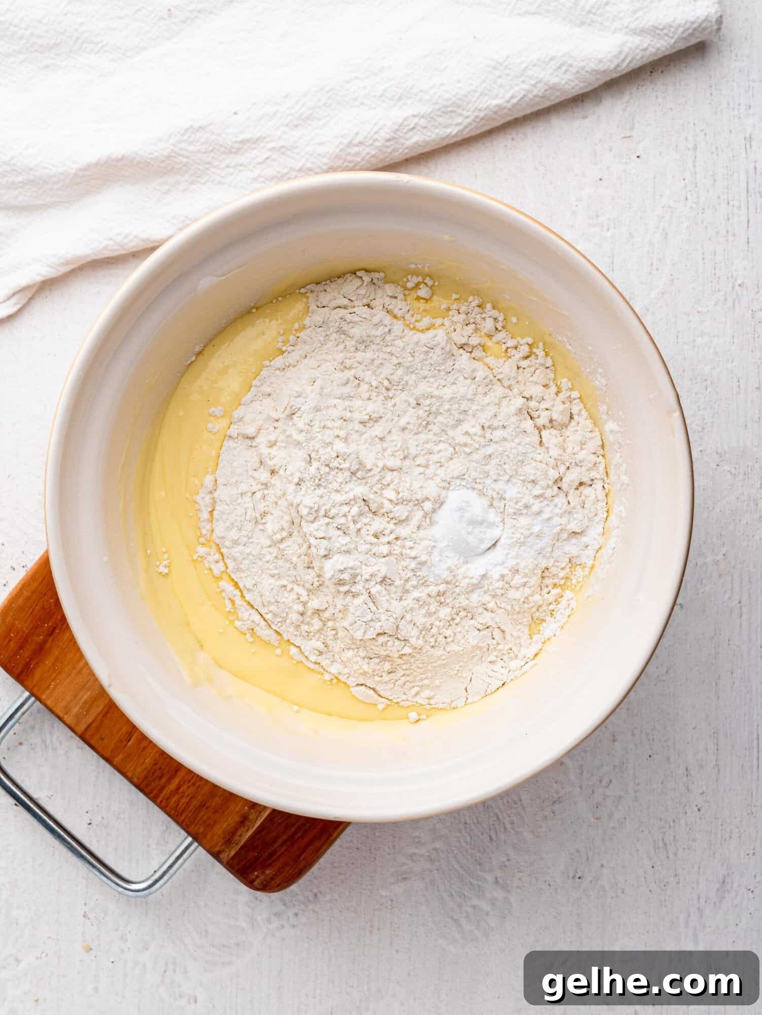 High-Protein Biscuits Without Butter – Fluffy, Low-Fat Recipe 9 Breakfast biscuit ingredients in a bowl.