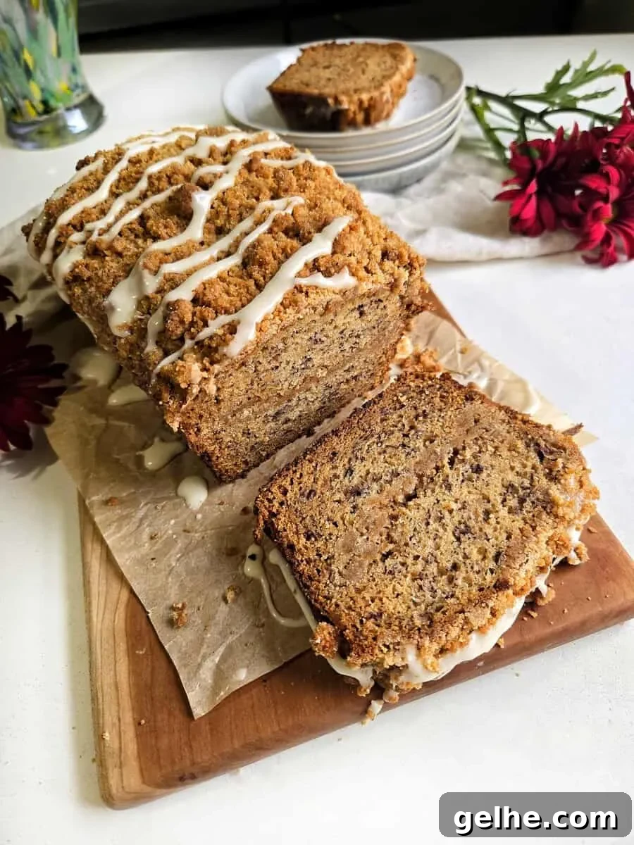 Moist Banana Coffee Cake Bread with Cinnamon Crumble 8 coffee cake banana bread