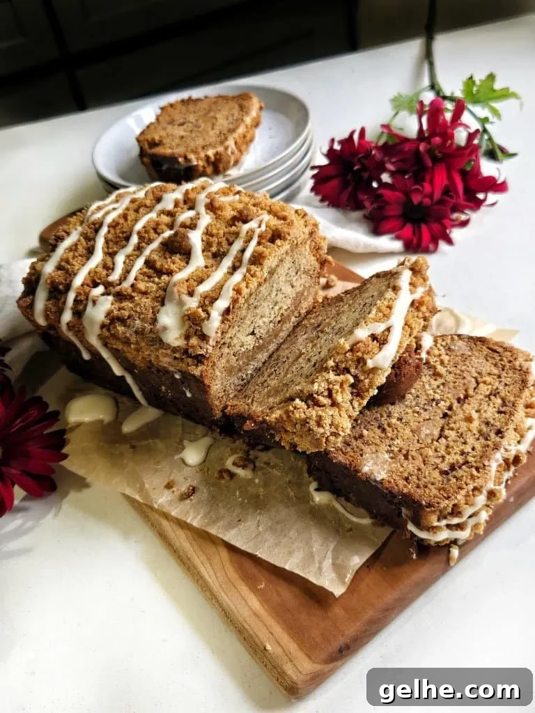 Moist Banana Coffee Cake Bread with Cinnamon Crumble 2 coffee cake banana bread