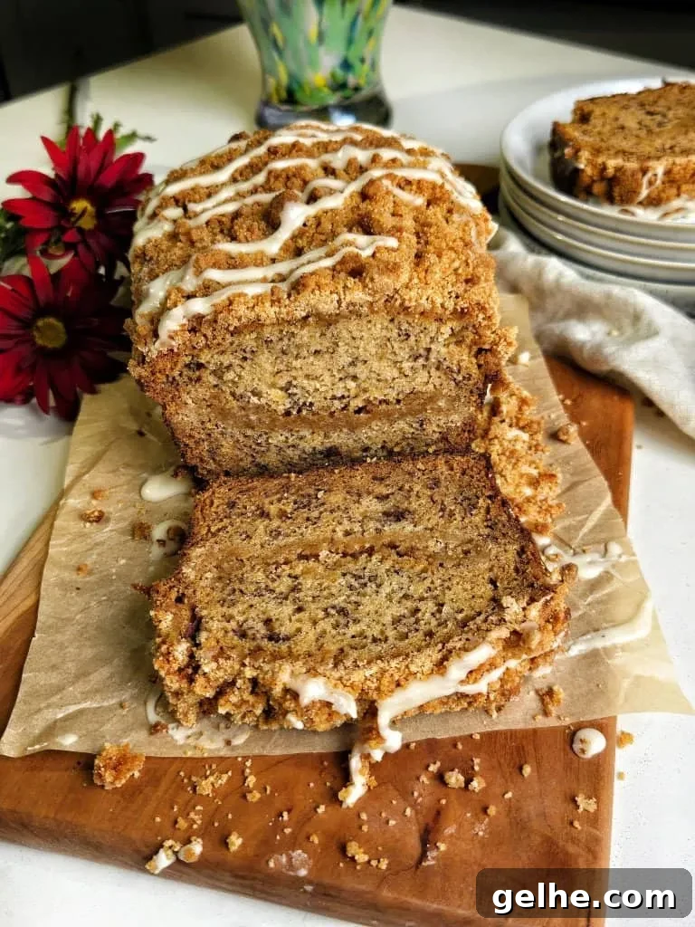 Moist Banana Coffee Cake Bread with Cinnamon Crumble 3 coffee cake banana bread